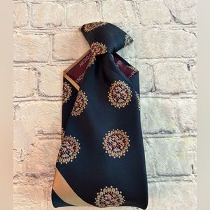 GIVENCHY GENTLEMEN PARIS IMPORTED FABRIC VINTAGE POLYESTER CLIP ON TIE